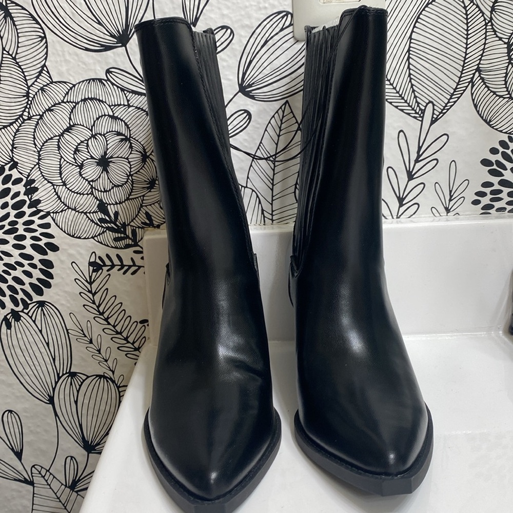 Black Heeled Booties - Forever 21 - Picture 2 of 5